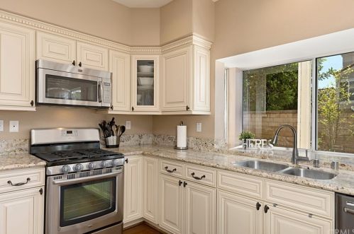 578 Eveningsong Ln, Anaheim CA  92808-1615 exterior