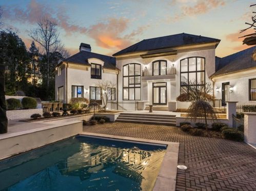 997 Davis Dr, Atlanta GA  30327-4533 exterior