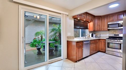 1615 Carmel Cir, Upland CA  91784-1726 exterior