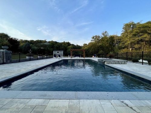 76 Mustang Dr, Upper Stepney CT  06468-1371 exterior