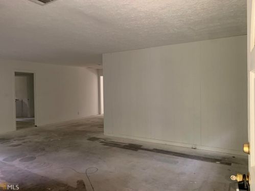 336 Laurel Ln, Stockbridge, GA 30281-6601