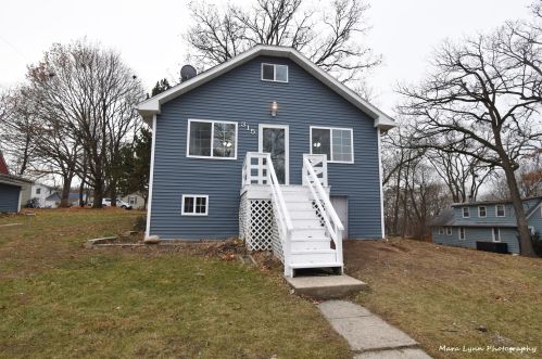 315 Mestic Ct, South Elgin, IL 60177-1315
