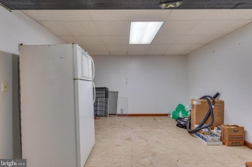 857 Oregon Trl, Harpers Ferry WV 25425-3144 exterior