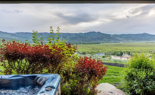 5872 Mtn Rnch Dr, Park City UT 84098-6177 exterior