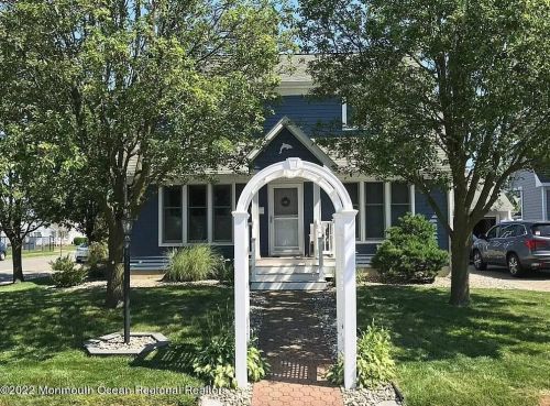215 Princeton Ave, Point Pleasant Beach, NJ 08742-2636