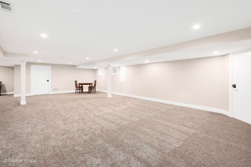 303 Waterford Dr, Willowbrook IL  60527-5463 exterior