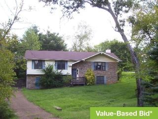 1901 Carver Dr, Greenbrier, TN 37073-4632