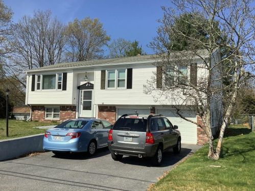 3 Polly Dr, Providence, RI 02911-1123