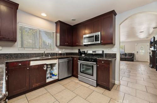 517 Prospect Ave, Riverside CA  92507-1720 exterior