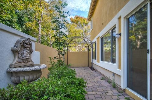 2 Altezza, Irvine CA  92606-8909 exterior