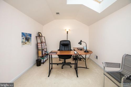 9 Nestlewood Way, Princeton NJ  08540-6132 exterior