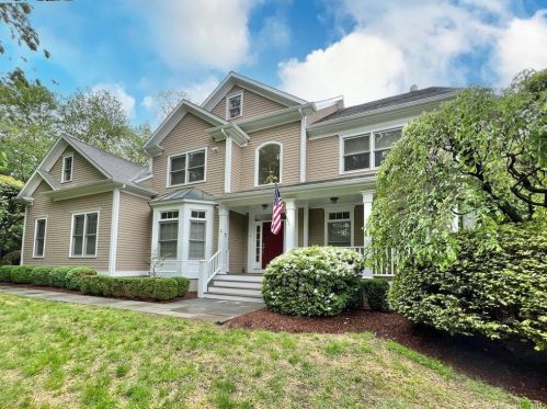 4 Admiral Ct, Norwalk, CT 06851-1429
