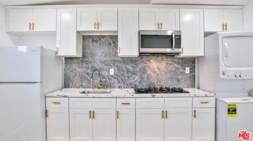 13606 Lemoli Ave, Hawthorne CA  90250-7722 exterior