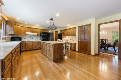 115 Eastern Ave, Willowbrook IL  60514-1414 exterior