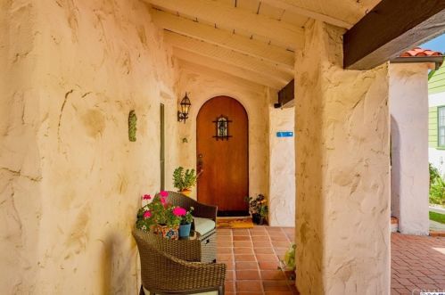 1151 Cedar St, Glendale CA  91207-1728 exterior