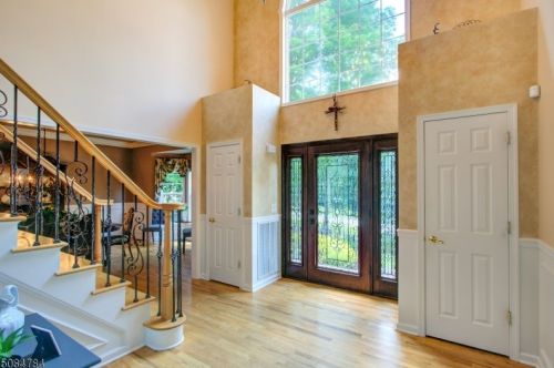 2 King Alex Ct, Sparta, NJ 07871-3901
