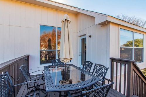 1123 Holly Dr, Carrollton TX 75010-1073 exterior