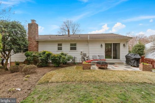 6717 Holford Ln, Springfield VA  22152-2935 exterior