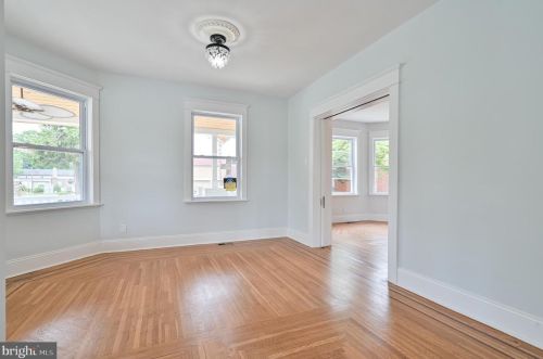 90 Holly Ave, Pitman NJ  08071-1140 exterior