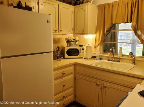 205 Aster Pl, Lakehurst, NJ 08759-2905