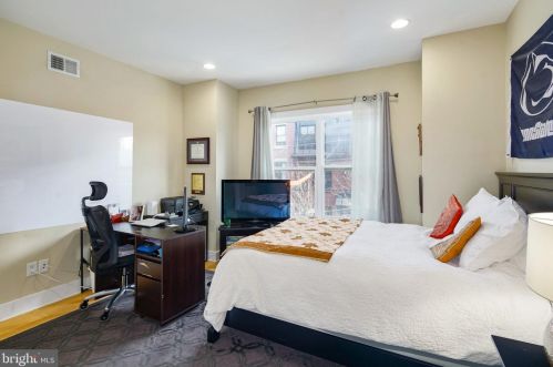 764 19 St, Philadelphia PA 19130-2001 exterior