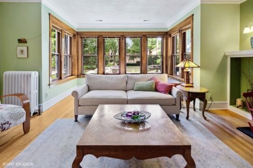 2211 Greenleaf Ave, Chicago, IL 60645-4803