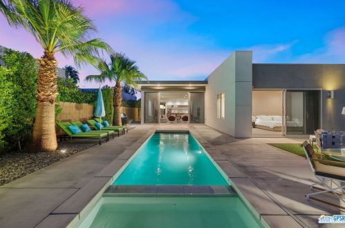 899 Bernardi Ln, Palm Springs, CA 92262-0545