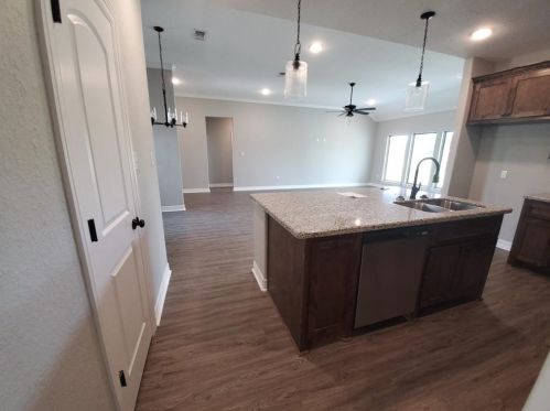 233 Shannon St, Angleton TX 77515 exterior