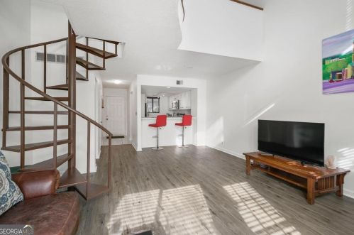 15 Finch Dr, Atlanta GA  30308-6501 exterior