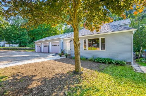5 Lake Ave, Hampstead, NH 03841-2609