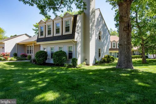 2029 Tamani Dr, Herndon, VA 20170-4037