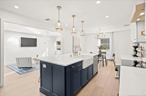 27 Oriole Dr, Norwalk CT  06851-5608 exterior