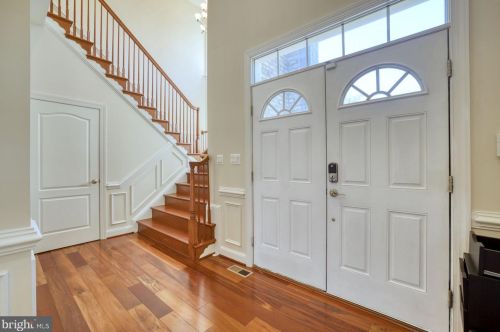 2121 Mckay St, Falls Church, VA 22043-1523