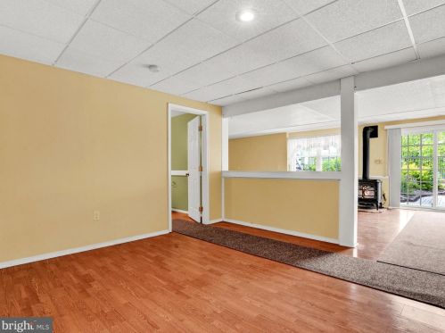 6 Meade Dr, Carlisle PA  17013-8124 exterior