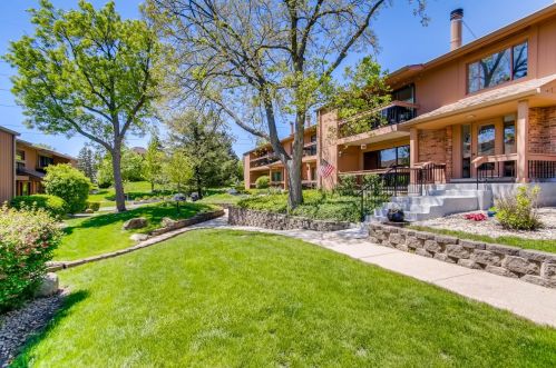 8082 Garfield Ave, Willowbrook IL  60527-5905 exterior