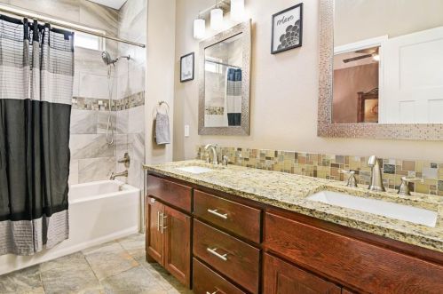 303 Walnut St, Whitewright TX 75491-2243 exterior