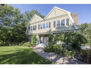 8 Dearborn Brook Cir, Kensington, NH 03833-3138
