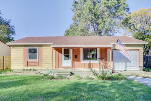 333 Champaign St, Bement, IL 61813-1107