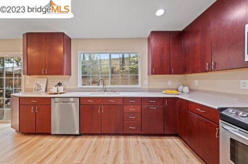 261 Riverwood Cir, Pacheco, CA 94553-4127