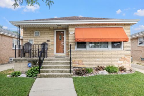 8450 Komensky Ave, Chicago, IL 60652-3116