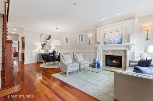 1325 Melrose St, Chicago, IL 60657-3219