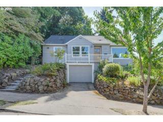 1026 Moss St, Portland, OR 97219-4536