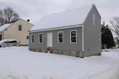 15 Walnut St, Middletown, CT 06457-3832
