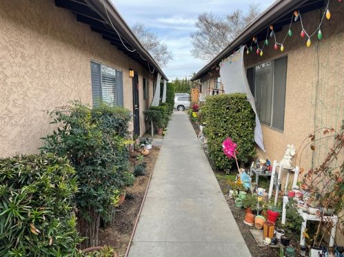 5882 Santa Barbara Ave, Garden Grove, CA 92845-1137