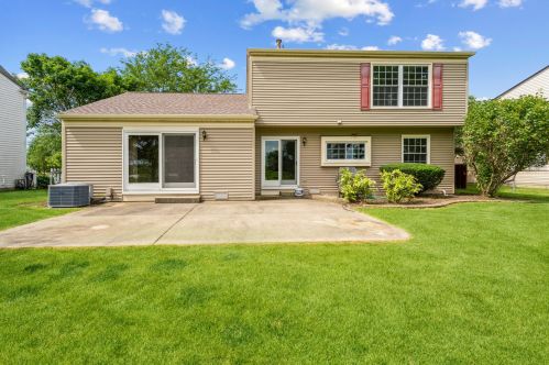 1064 Hyannis Cir, Carol Stream, IL 60188-6037