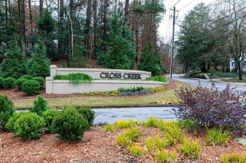 86 Adrian Pl, Atlanta, GA 30327-4089