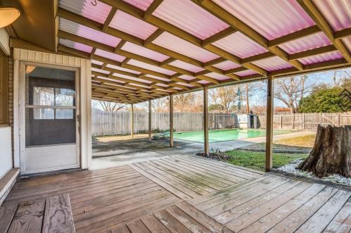 2315 Briarwood Ln, Carrollton TX 75006-7701 exterior