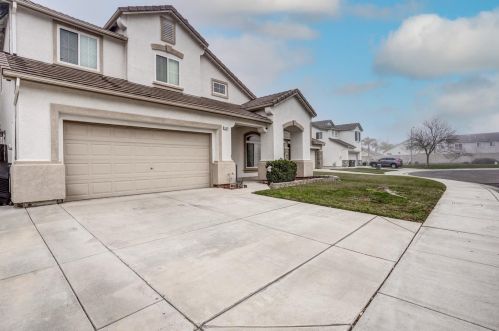3187 Blue Bells Ct, Merced, CA 95341-8031