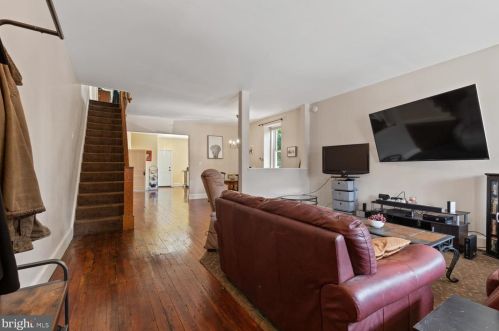 39 Church St, Lancaster, PA 17602-3614