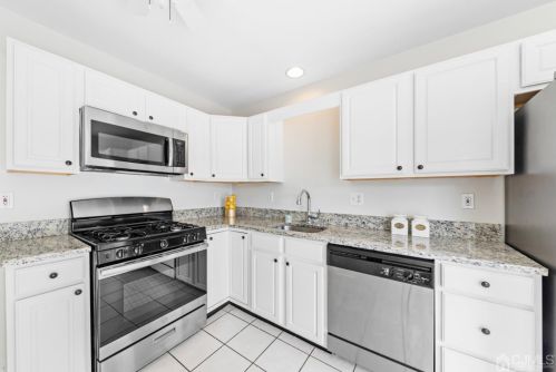 203 Cricket Hill Cir, Princeton NJ  08540-9010 exterior